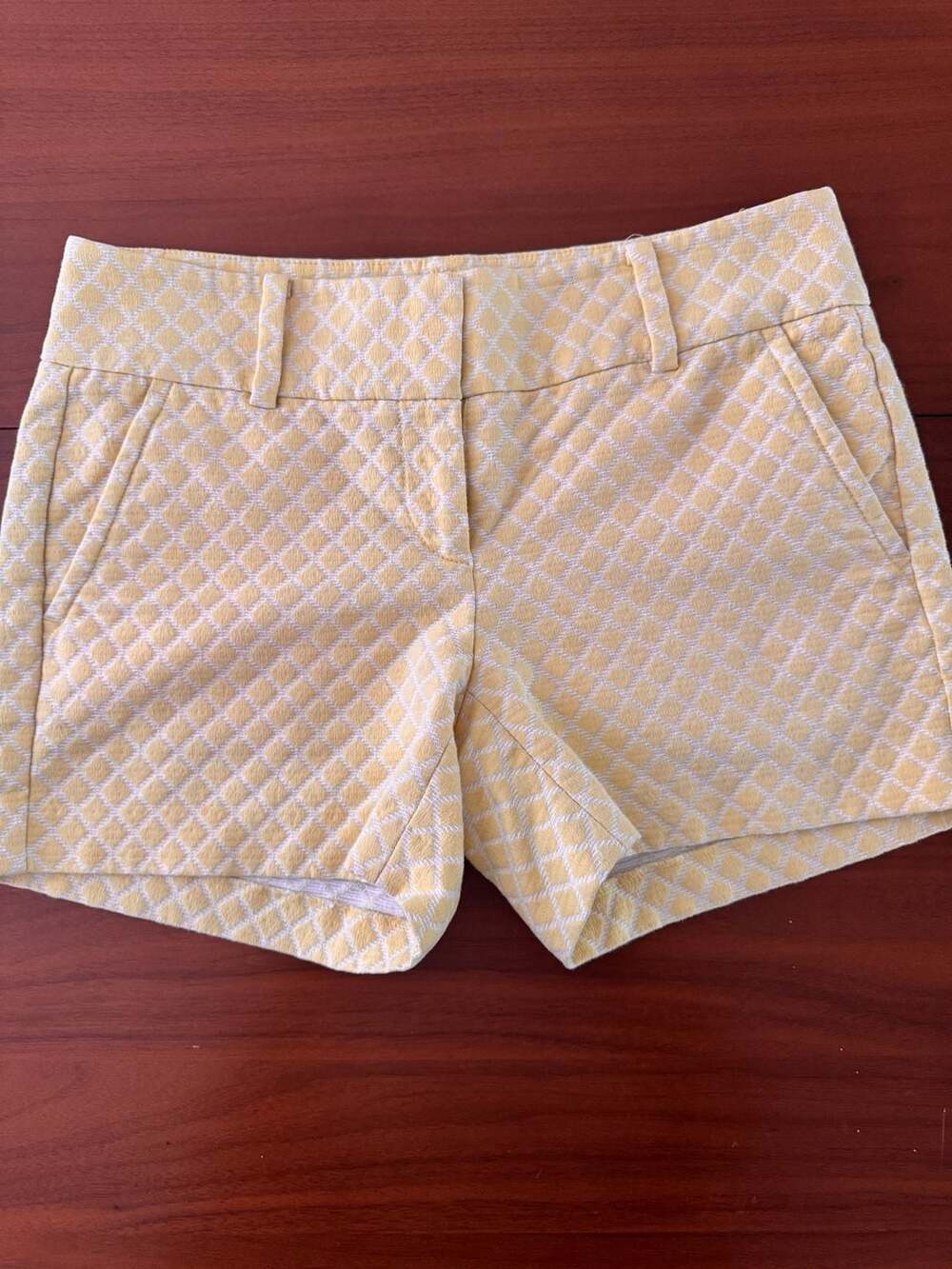 Ann Taylor Yellow and White Quilted Diamond Pattern Shorts Size 2